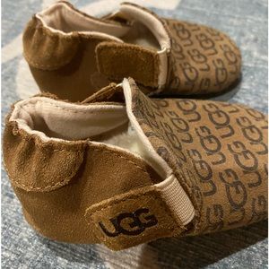 Ugh toddler slippers size 4